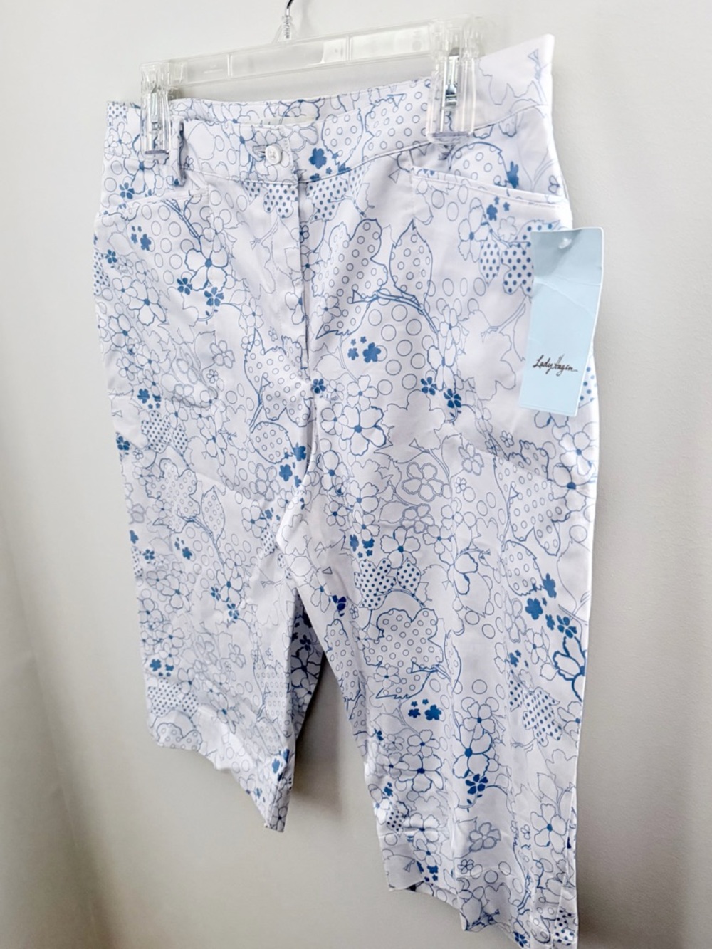 NWT Lady Hagen White Floral Bermuda Golf Shorts Size 10 Resort Cotton Stretch - Picture 2 of 6